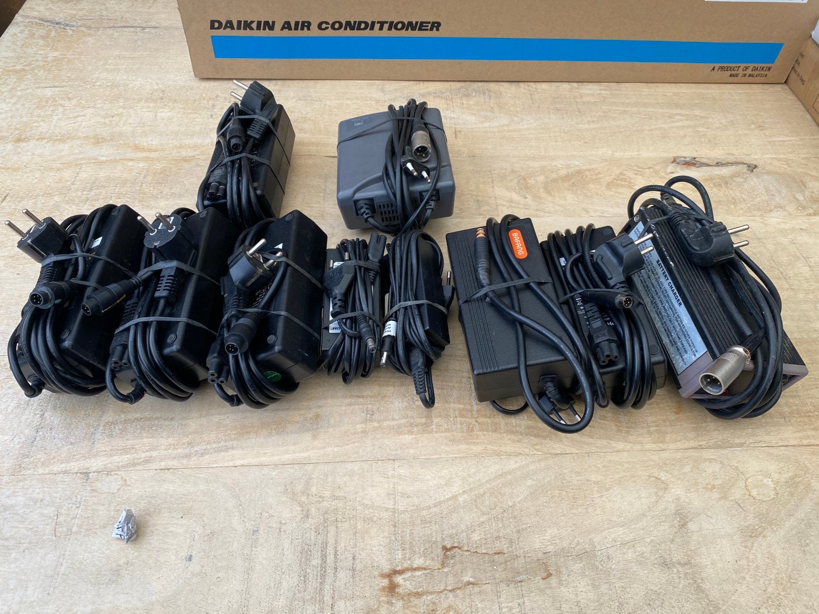 Meerdere adapters  (opladers, Ophalen, Zo goed als nieuw