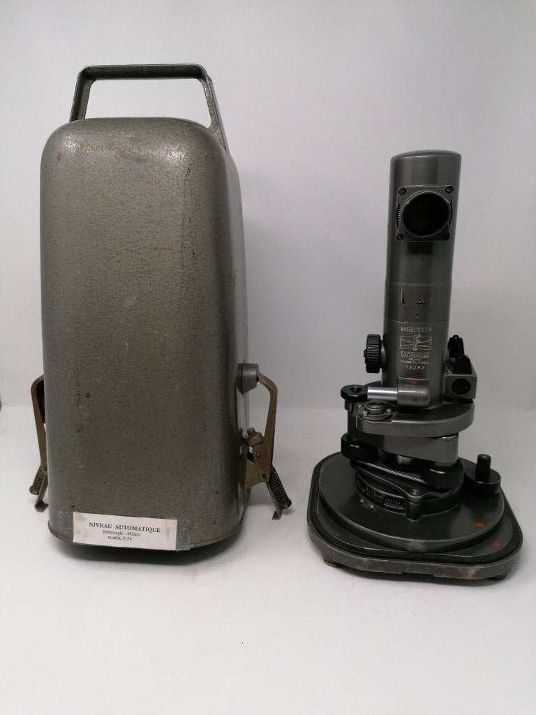 Automatisch waterpasinstrument van Filotecnica Salmoiraghi, Ophalen