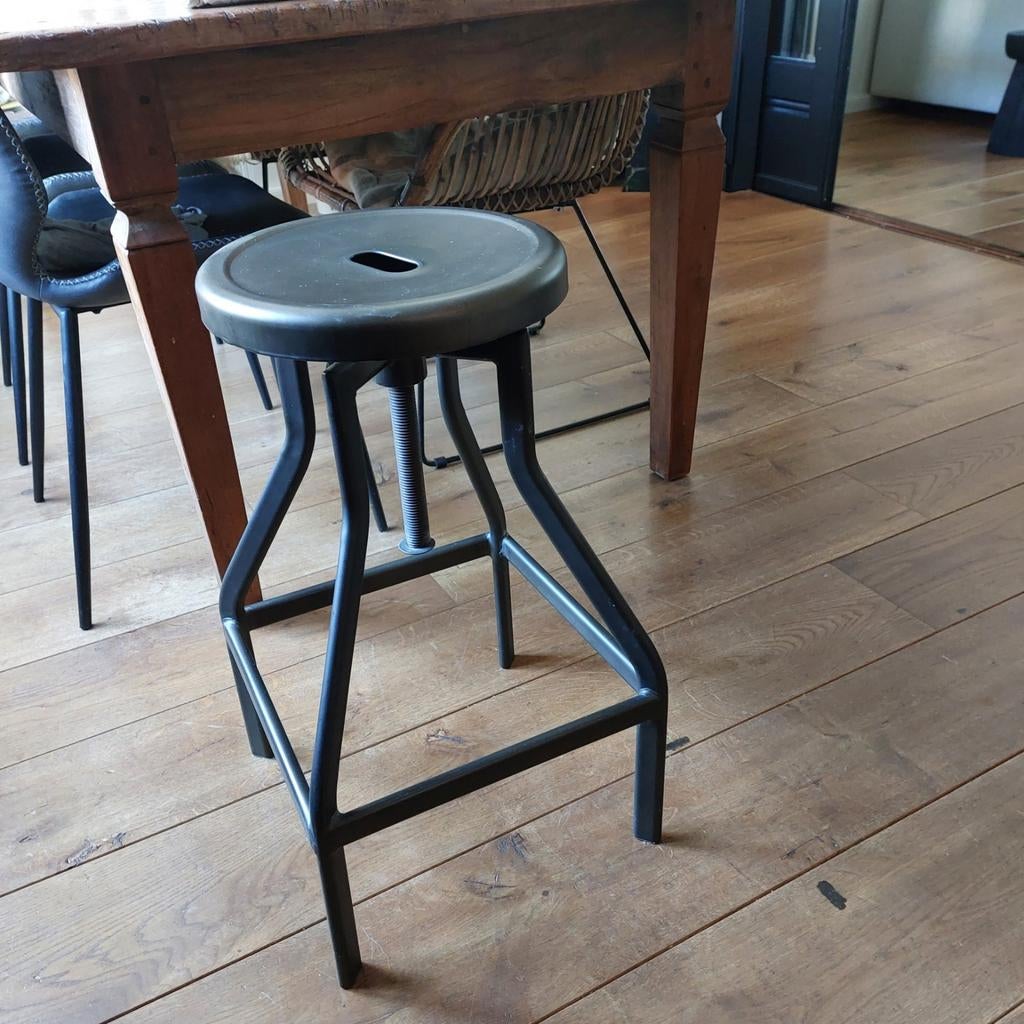 Kruk barkruk verstelbaar industrieel zgst!, Huis en Inrichting, Barkrukken, 1 kruk, Ophalen, Zo goed als nieuw, 60 tot 90 cm