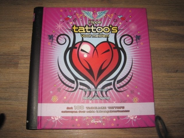 boek tattoo voor meisjes. Nieuw. 2010. Anita Rattige., Nieuw, Ophalen of Verzenden, Anita Rattige., Overige onderwerpen