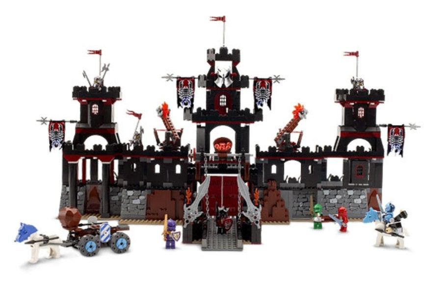 LEGO castle - Knights Kingdom - 8877 Vladek's Dark Fortress, Gebruikt, Lego, Ophalen of Verzenden, Inclusief instructies