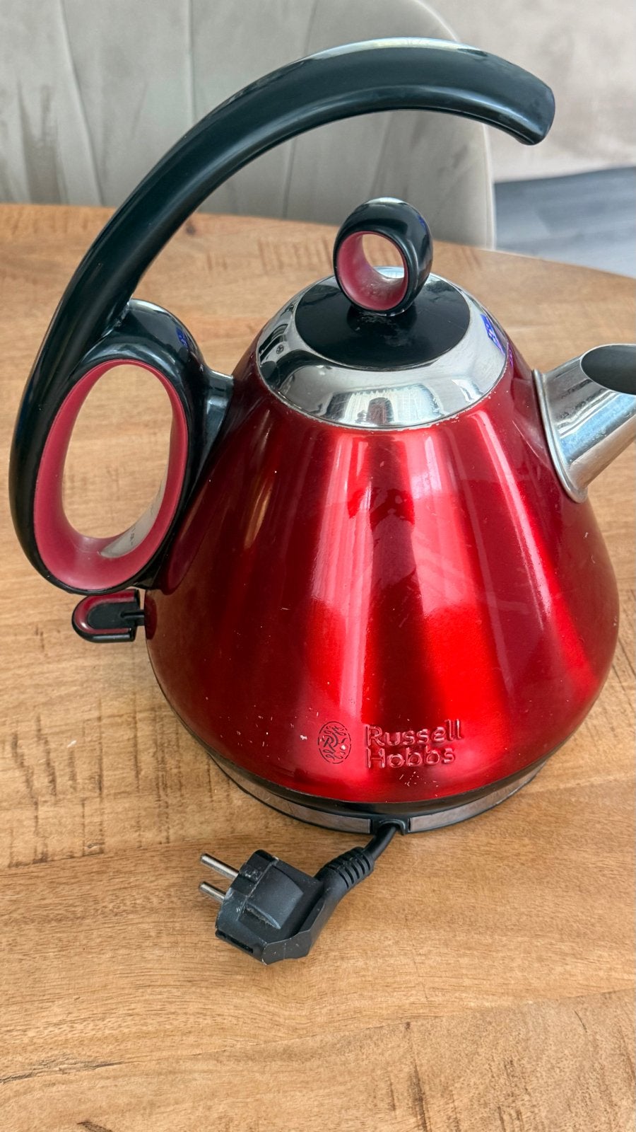 Russell Hobbs Waterkoker Rood - Gebruikt, Witgoed en Apparatuur, Waterkokers, 1 tot 2 liter, Ophalen of Verzenden, Gebruikt, Draadloos