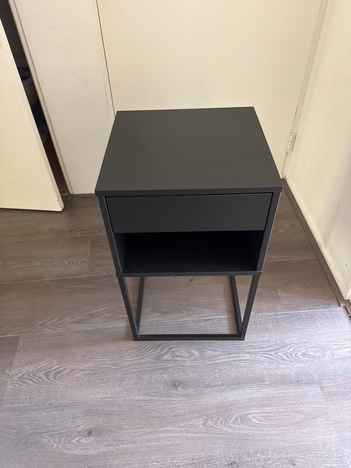2x Zwart ikea Vikhammer nachtkastje met lade en open vak, Ophalen, Gebruikt, Minder dan 45 cm, Metaal of Aluminium