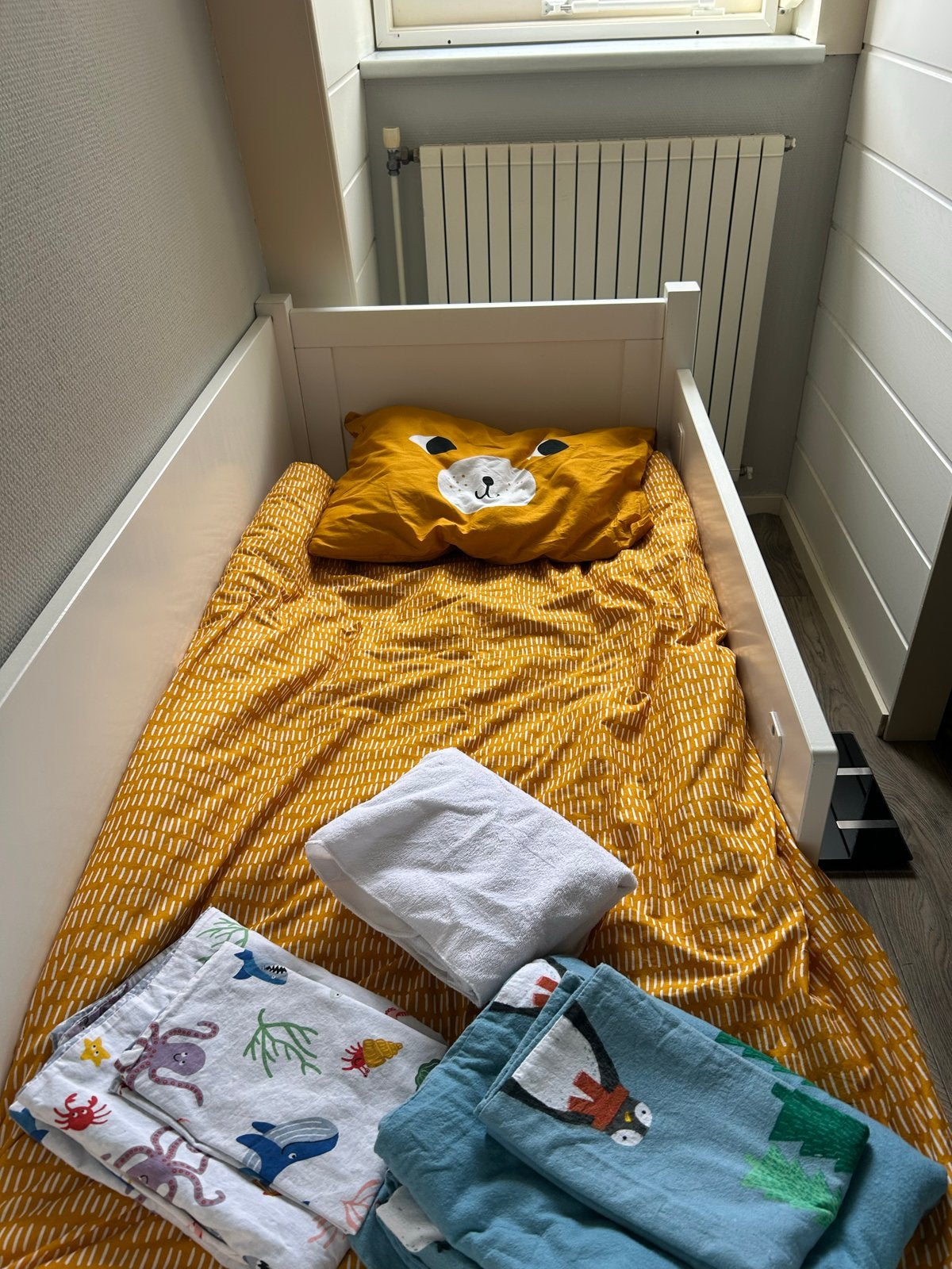 Wit peuterbed matras en beddengoed, Ophalen, Gebruikt, 70 tot 85 cm, 140 tot 160 cm
