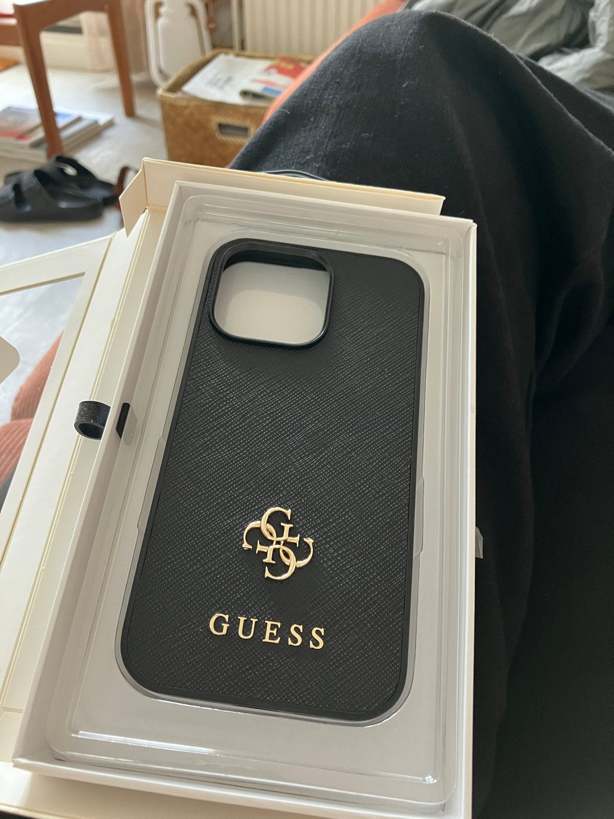 Guess iPhone 13 Pro Hoesje Zwart - Nieuw in doos, Ophalen of Verzenden, Nieuw, Bescherming, Apple