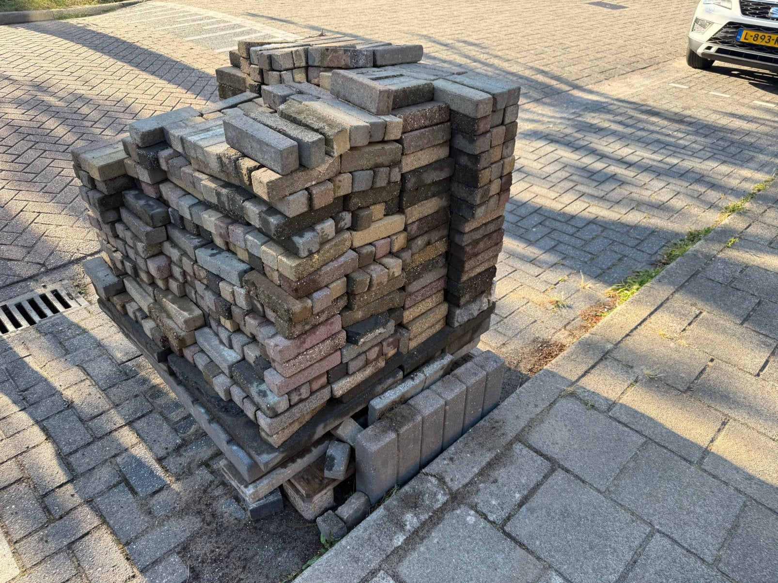 Gratis ophalen, Tuin en Terras, Tegels en Klinkers, Ophalen of Verzenden, Zo goed als nieuw, Beton, Klinkers