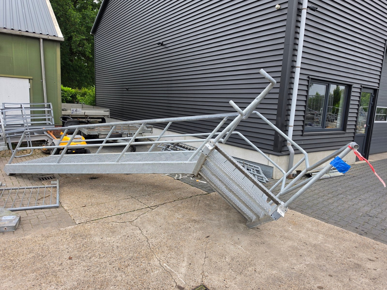 Stalen hoektrap gegalv. Hoog 3.95mtr nor097, Ophalen, Minder dan 2 meter