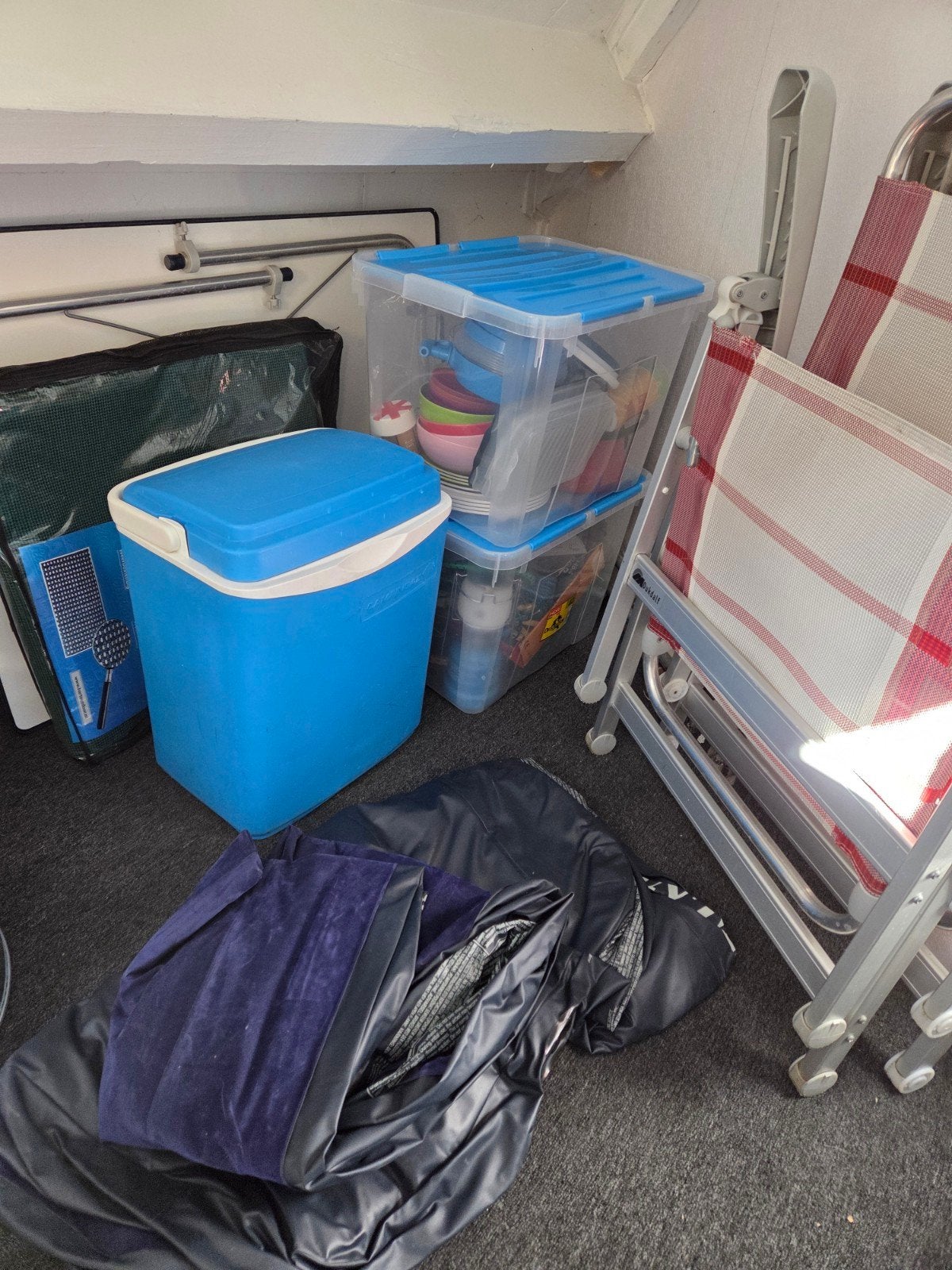 Kampeerspullen incl tafel en 2 dukdalfstoelen, Caravans en Kamperen, Ophalen