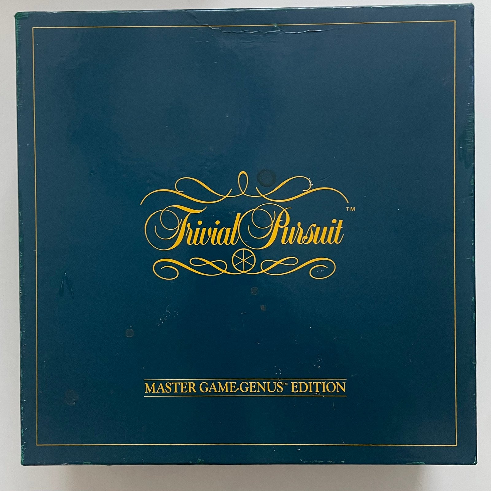 Trivial Pursuit Genus Edition - Engelse Uitgave, Hobby en Vrije tijd, Gezelschapsspellen | Bordspellen, Vijf spelers of meer, Ophalen of Verzenden