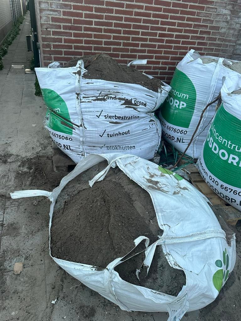 Schone grond gratis af te halen in big bags, Ophalen, Tuinaarde