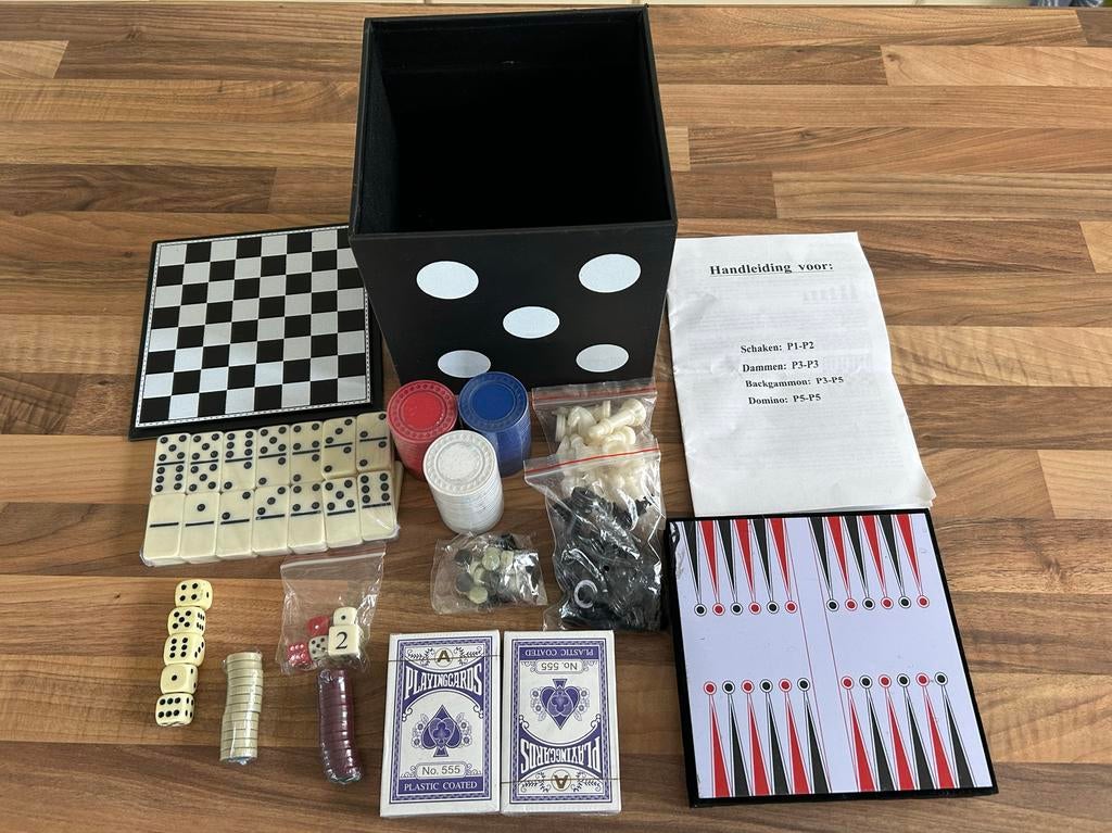 6-in-1 Spelletjeskubus: Schaken, Dammen, Backgammon & meer!, Vijf spelers of meer, Ophalen of Verzenden, Nieuw, Reisspel