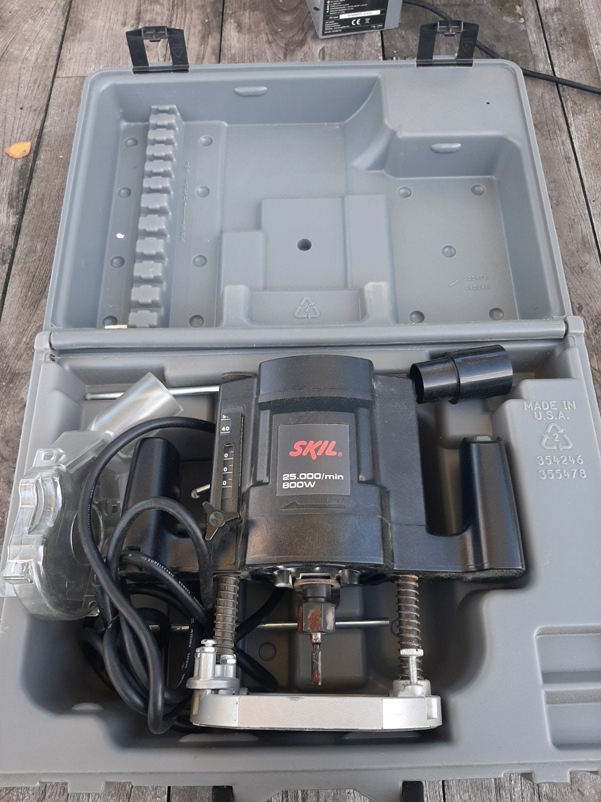 Skil Bovenfrees 1835 800W met koffer - Zo goed als nieuw, Ophalen of Verzenden, Bovenfrees, Elektrisch, Skil