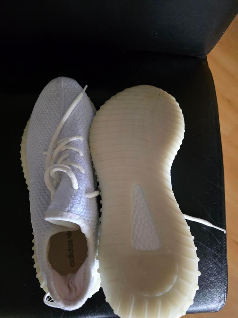Witte adidas yeezy maat 44 te koop nooit gedragen, Kinderen en Baby's, Ophalen of Verzenden, Nieuw