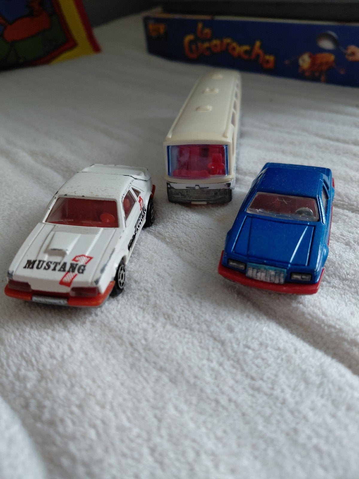 Majorette: 2 auto's (Mustang, Thunderbird) en 1 bus, Ophalen of Verzenden, Gebruikt