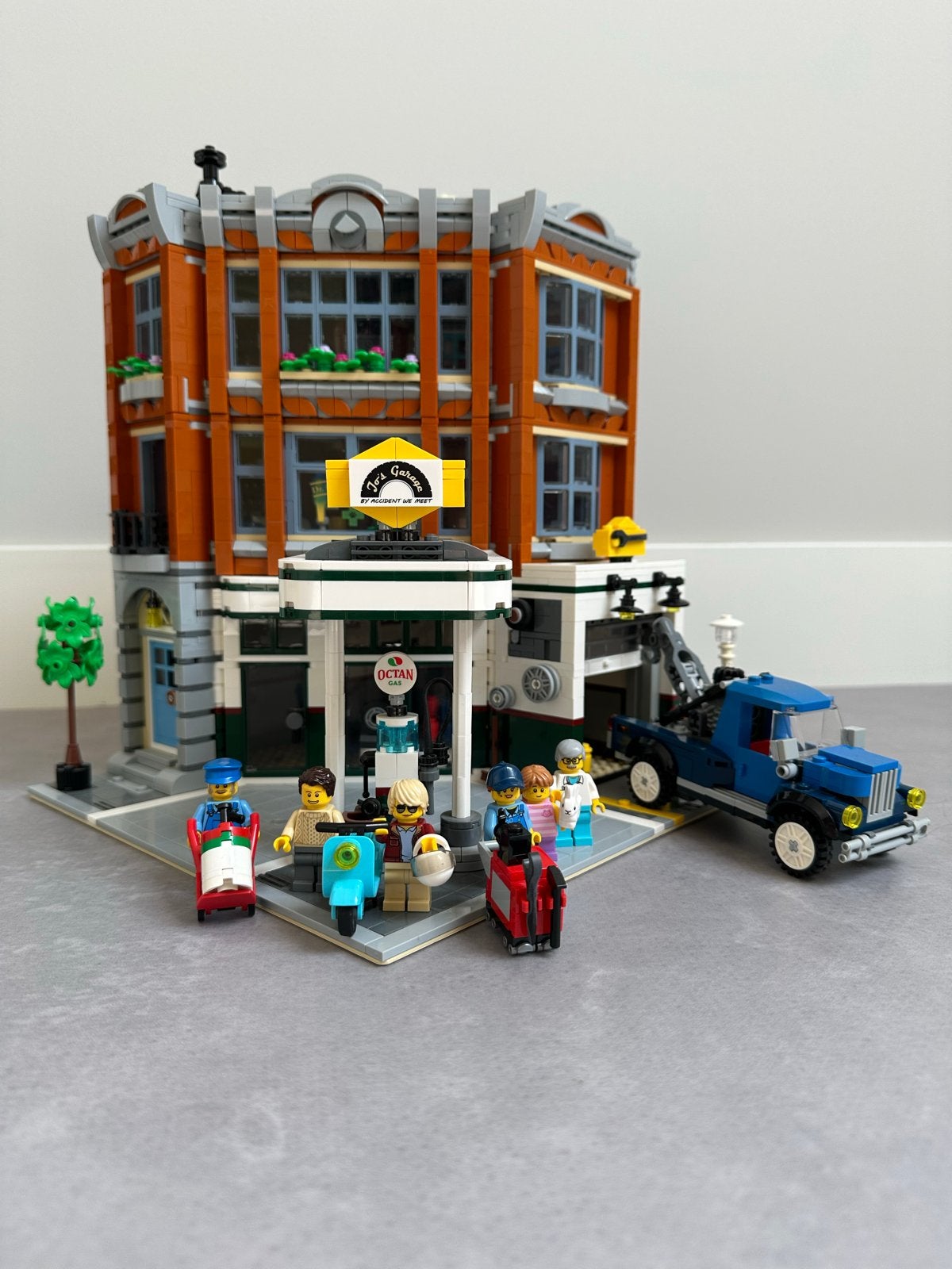 LEGO 10264 Creator Expert Garage Corner, Kinderen en Baby's, Lego, Ophalen of Verzenden, Zo goed als nieuw, Inclusief instructies