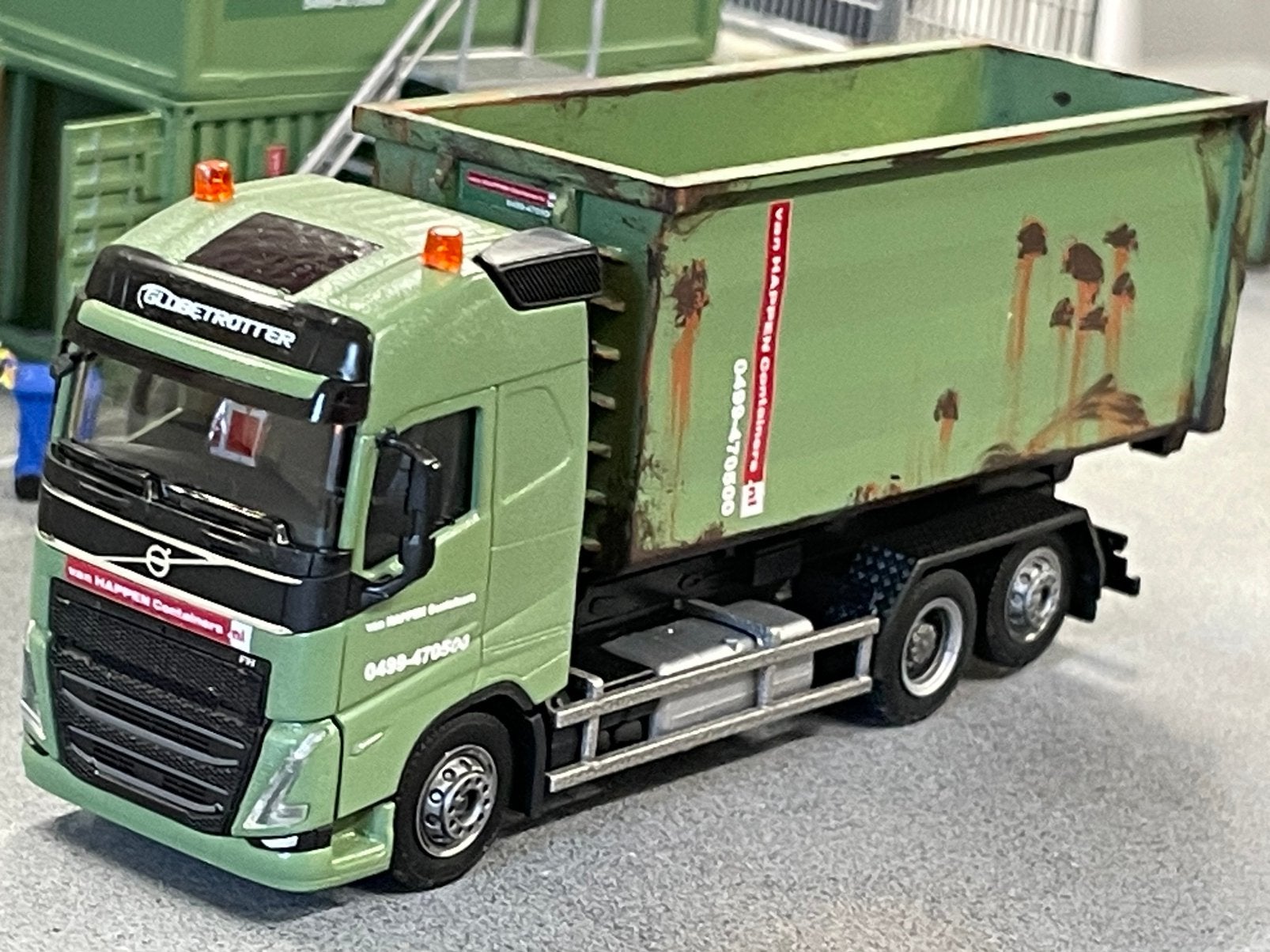 1:87 Volvo Van Happen met container, zelfbouw, Ophalen of Verzenden, Zo goed als nieuw, Bus of Vrachtwagen, Overige merken