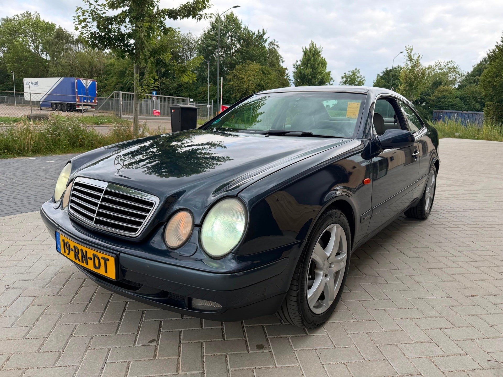Mercedes-Benz CLK-klasse Coupé 230 K. Elegance (bj 1999) AU, Auto's, Mercedes-Benz, Achterwielaandrijving, Gebruikt, Beige, Bedrijf