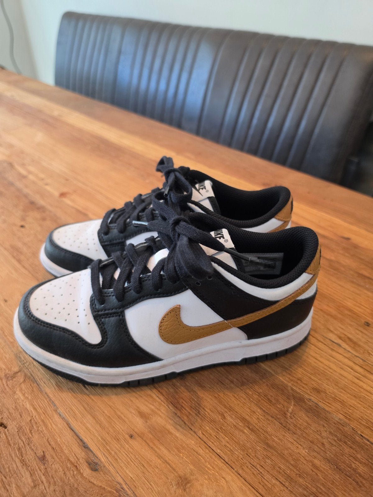 Nike Dunk Low maat 36 (zwart, wit en camel), Sportschoenen, Ophalen of Verzenden, Zo goed als nieuw, Nike