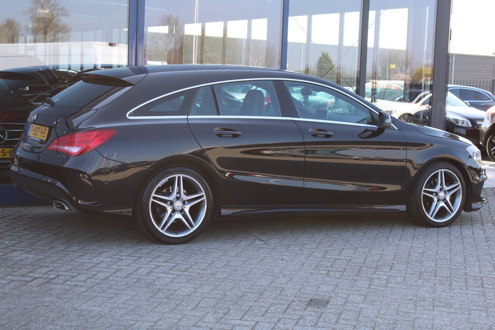 Mercedes-Benz CLA Shooting Brake 180 Ambition AMG LINE NAVI, Voorwielaandrijving, Gebruikt, 4 cilinders, 715 kg