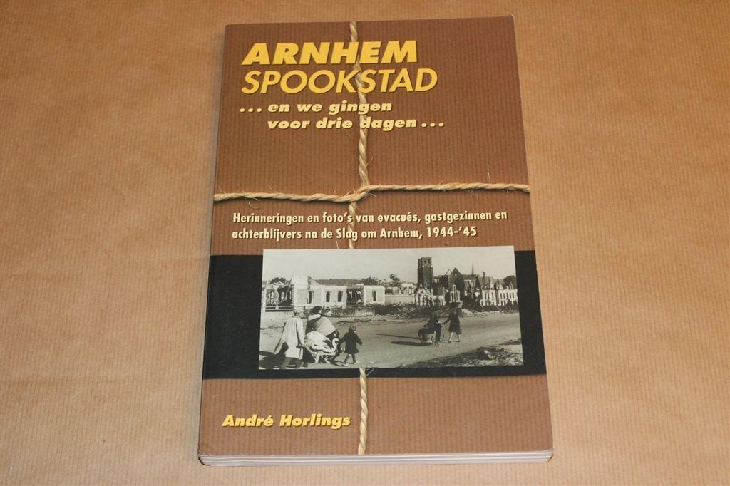 Arnhem Spookstad — Evacuatie Herinneringen & Foto's, Ophalen of Verzenden, Gelezen