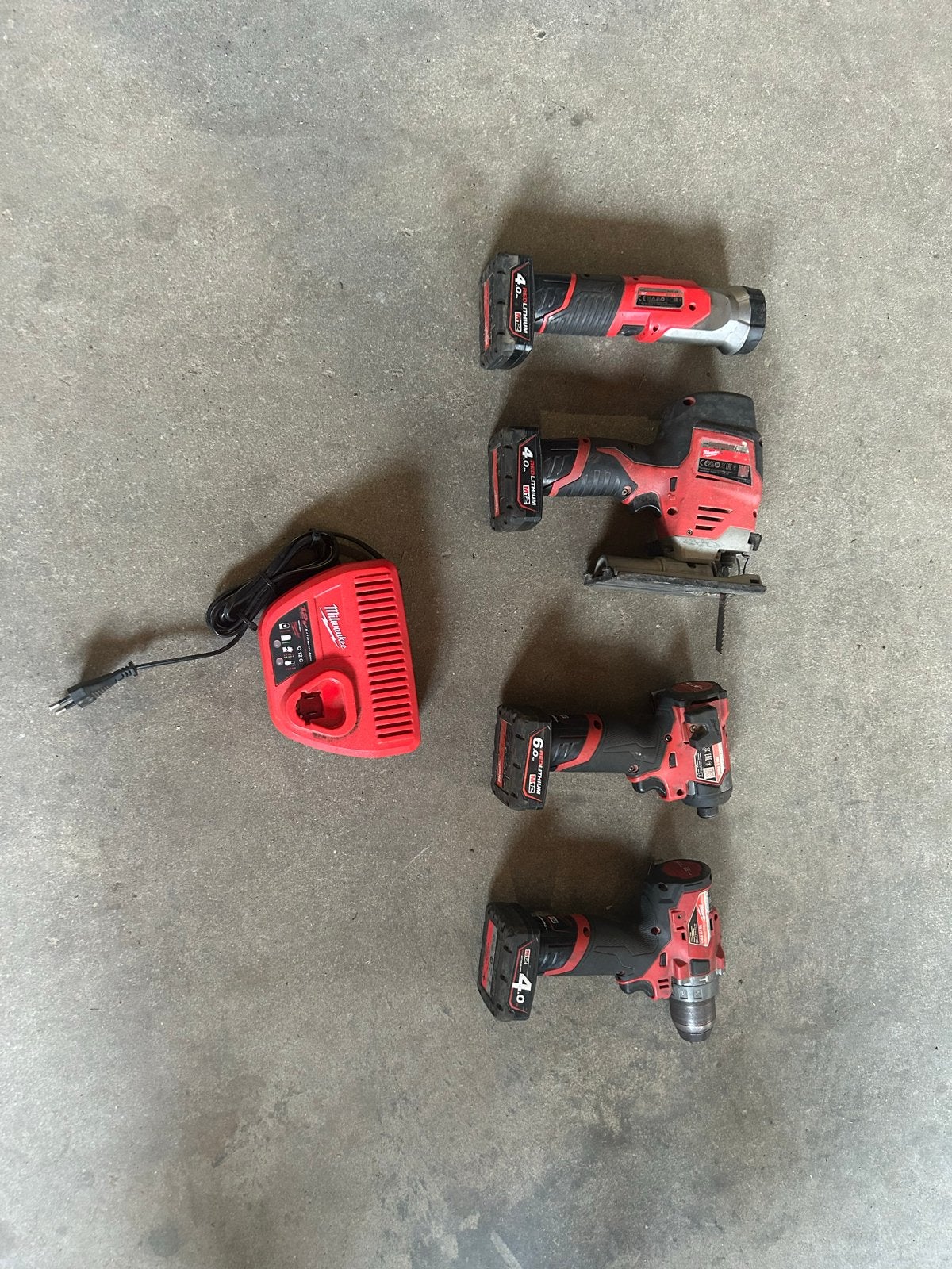Milwaukee M12 Gereedschapset met Accu's en Ladder, Gebruikt, Overige typen, Ophalen of Verzenden, Minder dan 400 watt