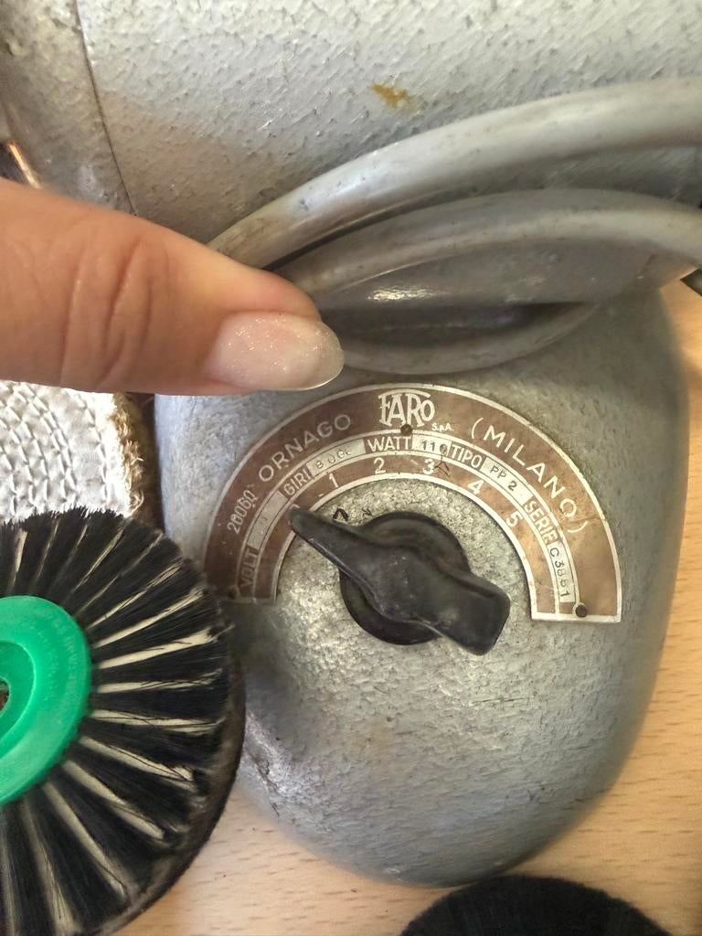 Oude elektrische slijp/polijstmachine FARO Milano, Ophalen, Gebruikt, Minder dan 700 watt, Werkbankslijpmachine