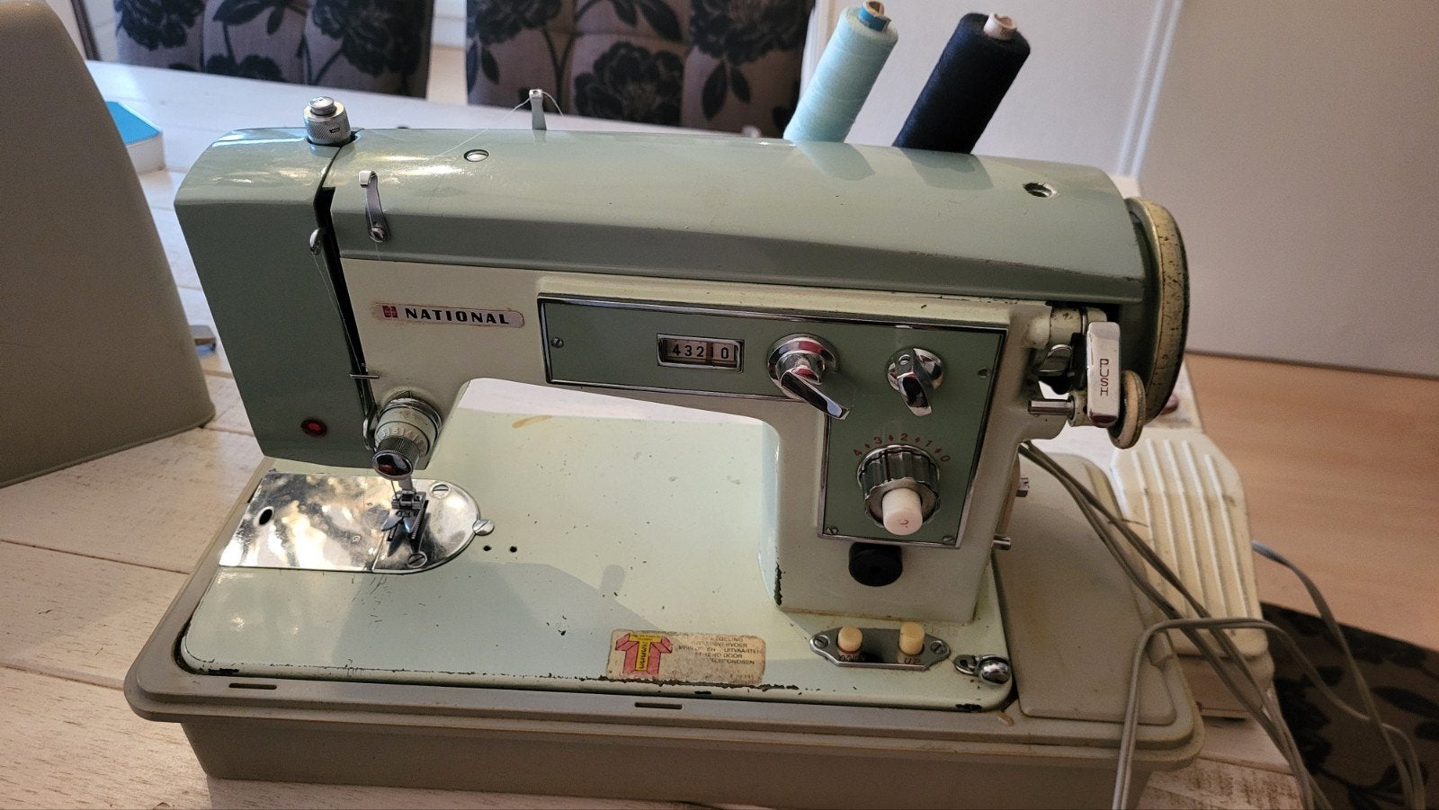 Oude National naaimachine - werkt! - met koffer en voetpedaa, Ophalen, Gebruikt, Naaimachine, Overige merken