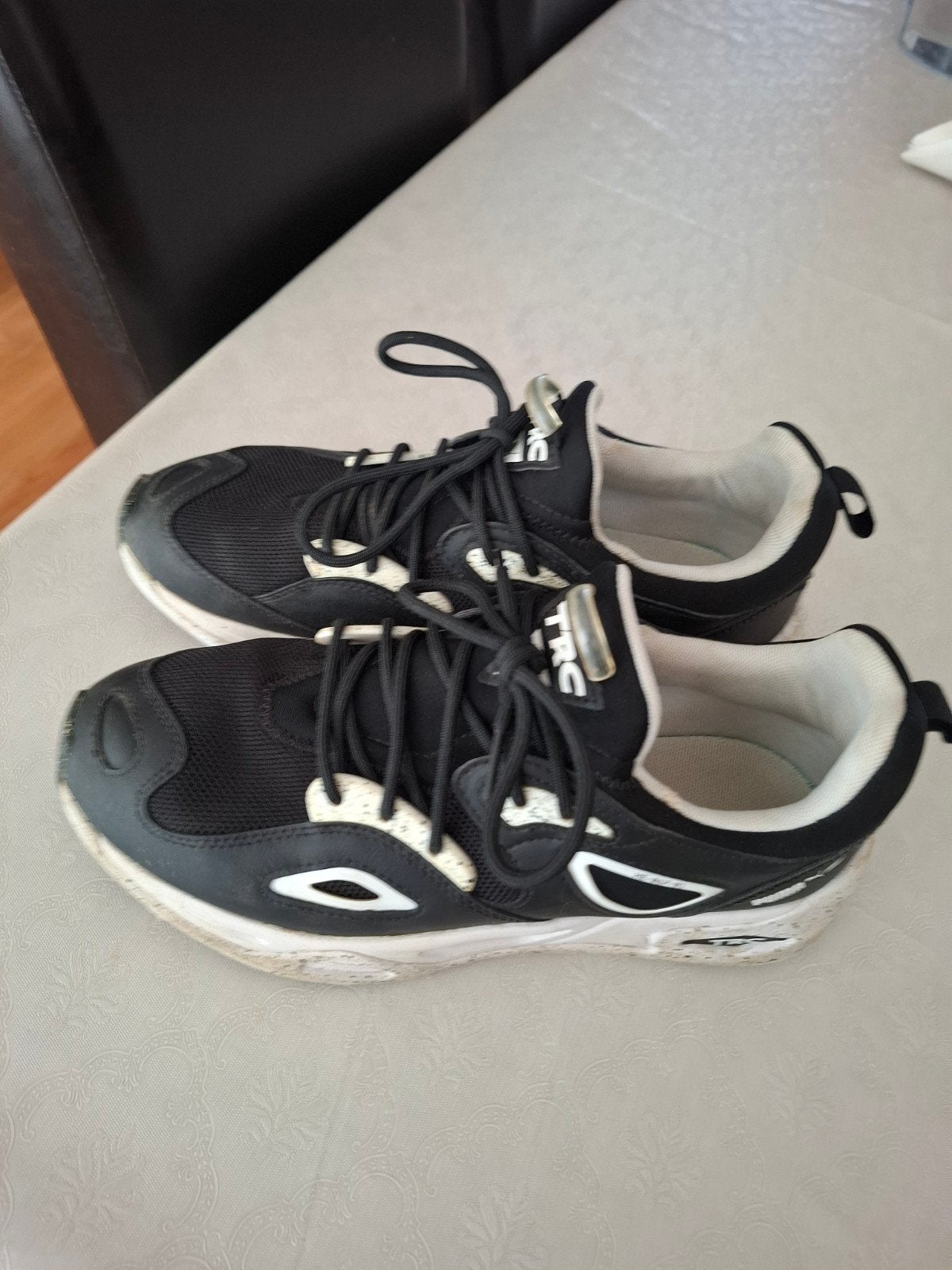 Puma schoenen 41maat, Kleding | Heren, Schoenen, Ophalen of Verzenden, Zo goed als nieuw, Zwart