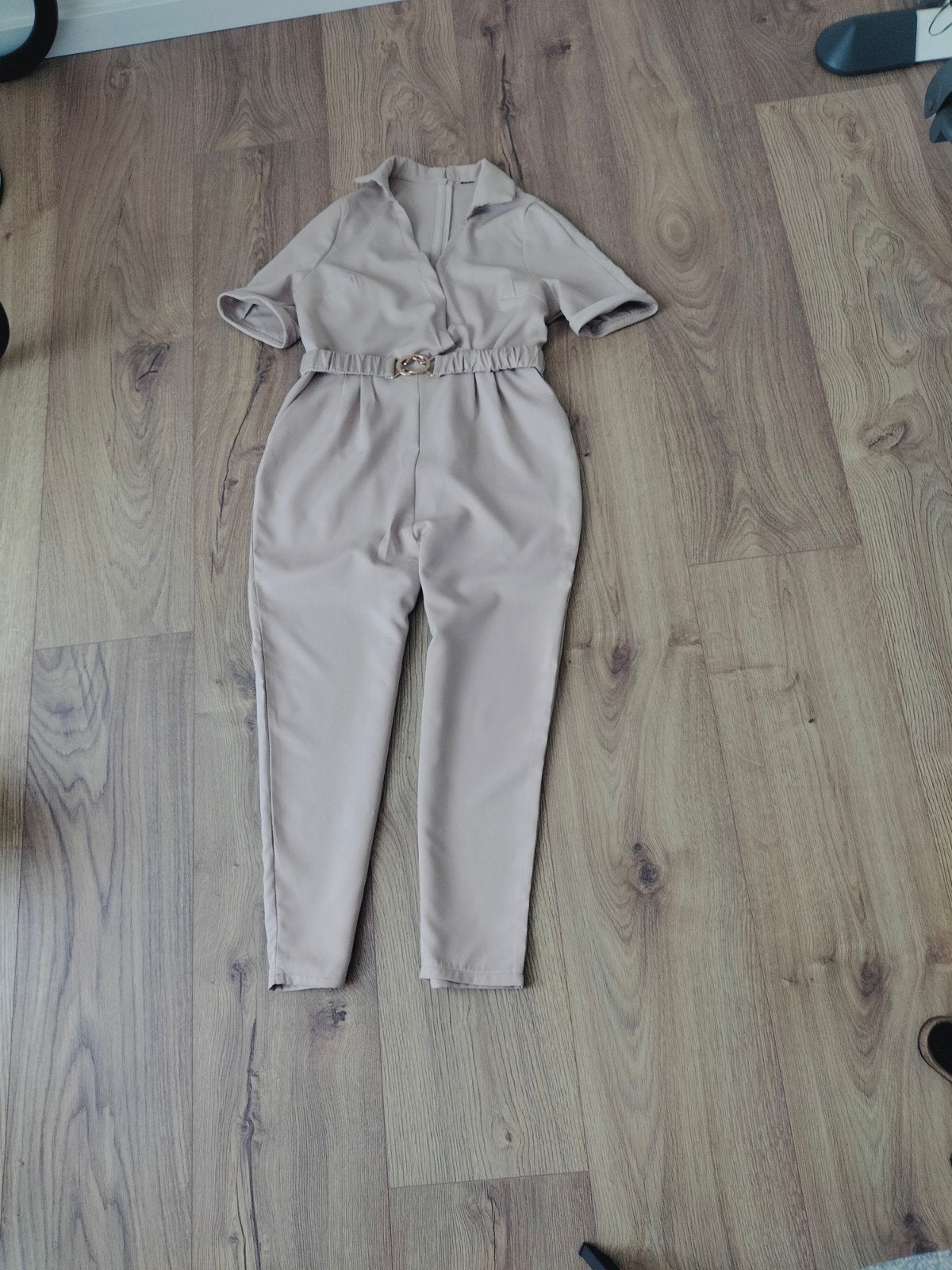 beige jumpsuit, Ophalen of Verzenden, Nieuw, Maat 38/40 (M), Beige
