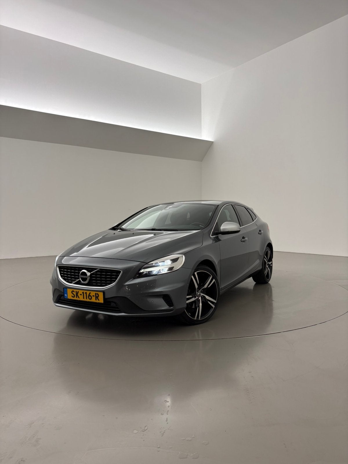 Volvo V40 2.0 T4 190PK | Pano | Standkachel | PDC V+A | Leer, Auto's, Voorwielaandrijving, Handgeschakeld, Lichtsensor, Particulier