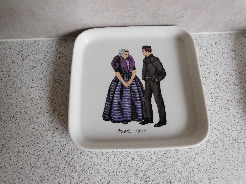 Bord 13 cm. Klederdracht Axel 1925 Villeroy & Boch, Ophalen of Verzenden