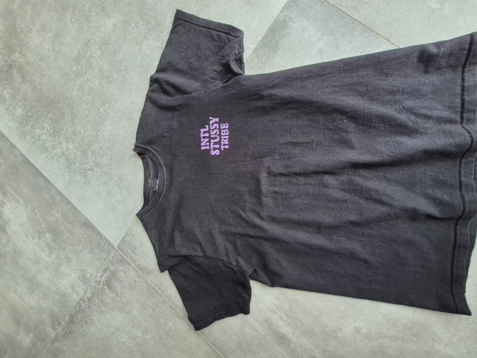 Stussy T-shirt Maat M - Zwart met paarse print, Maat 48/50 (M), Zwart, Stussy, Ophalen of Verzenden