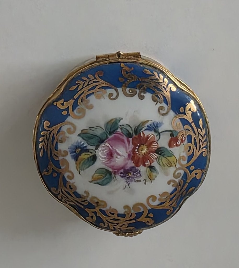 Elegant vintage pillendoosje van Limoges-porselein., Antiek en Kunst, Ophalen of Verzenden