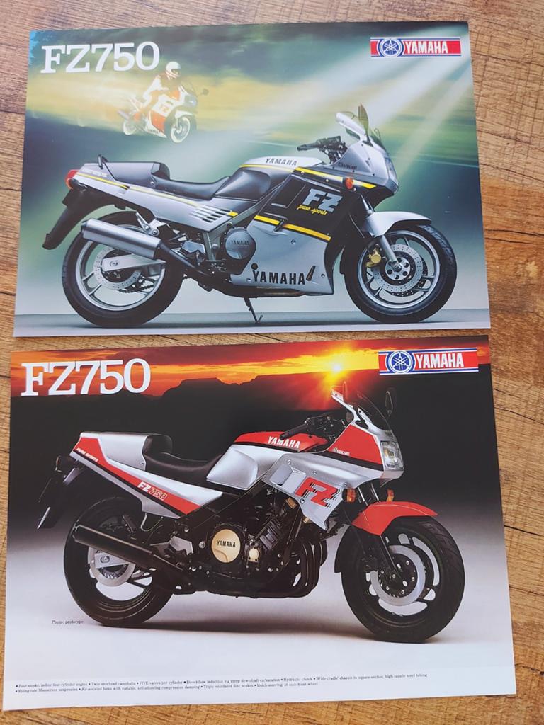 2x Yamaha FZ 750 motor folders, Ophalen of Verzenden, Yamaha