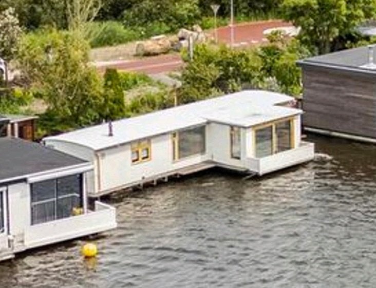 Knus woonark met serre en balkon. Basis voor drijvend terras, 48 m², 2 kamers, Verkoop zonder makelaar, Haarlem