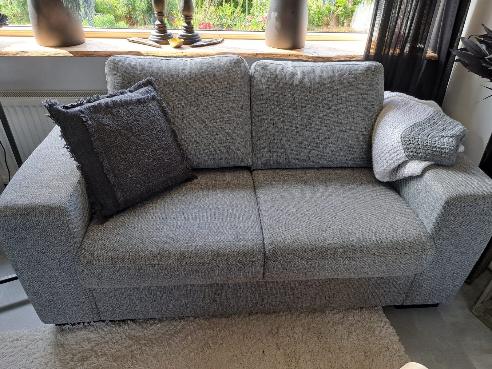 Comfortabele grijze tweepersoonsbank, Ophalen, 150 tot 200 cm, Tweepersoons, 75 tot 100 cm