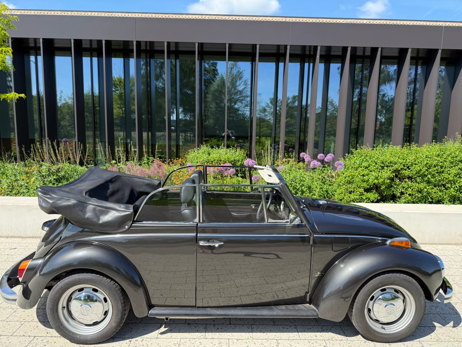 Mooie Volkswagen Kever 1302 LS Karmann Cabriolet, BJ 1973, Achterwielaandrijving, Zwart, Cabriolet, Zwart