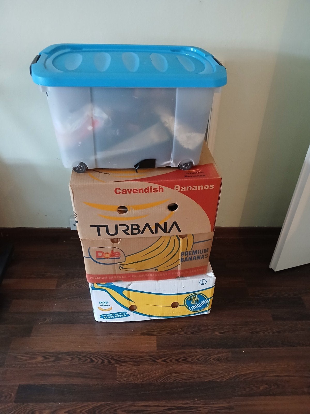3 dozen en 1 kist rommelmarkt spullen gratis, Diversen, Ophalen