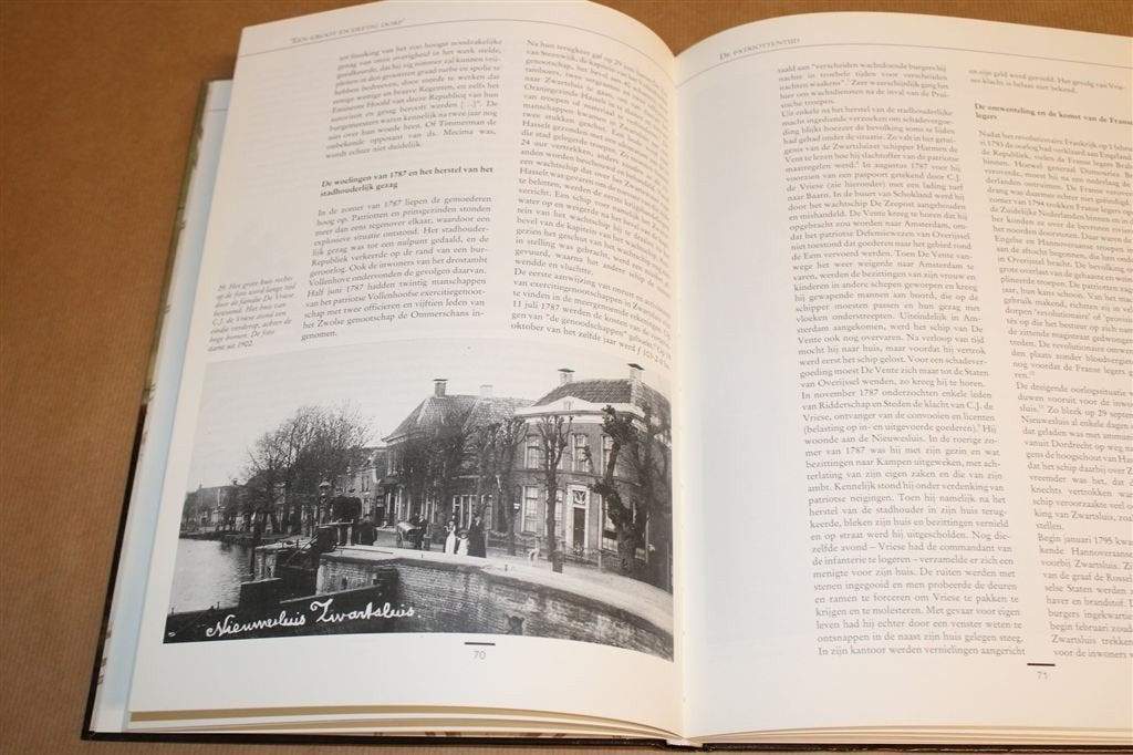 Zwartsluis tot 1800 — Groot Dorp in Beeld [1991], Boeken, Ophalen of Verzenden, Gelezen