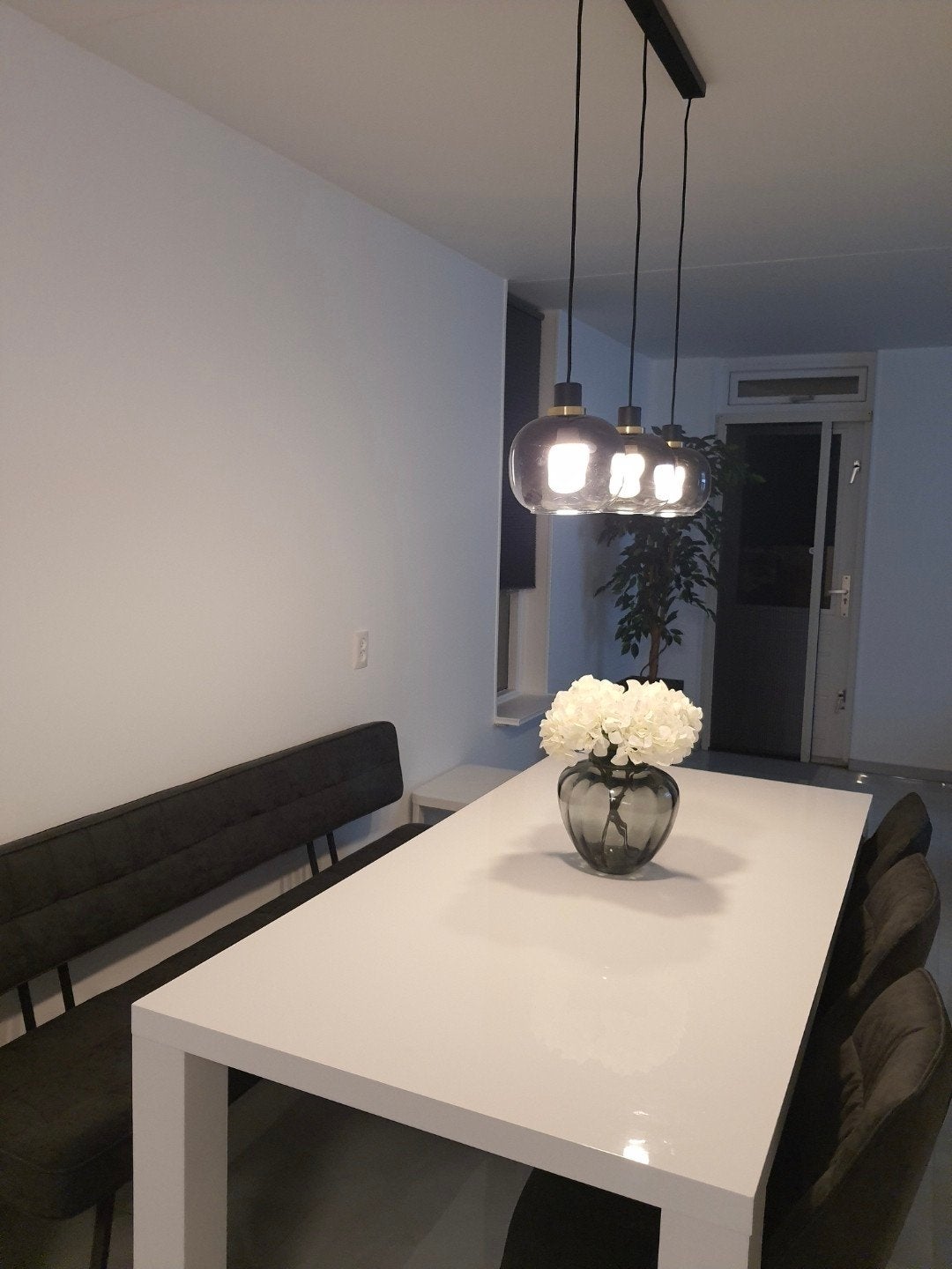 1 eetkamerbank met 3 eetkamerstoelen, Ophalen