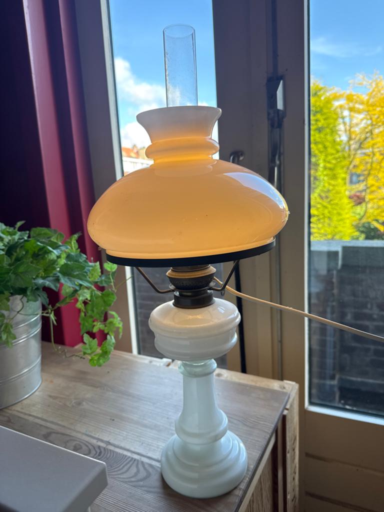 Antieke Kosmos olielamp met een peertje- Wit opaline glas, Antiek en Kunst, Ophalen