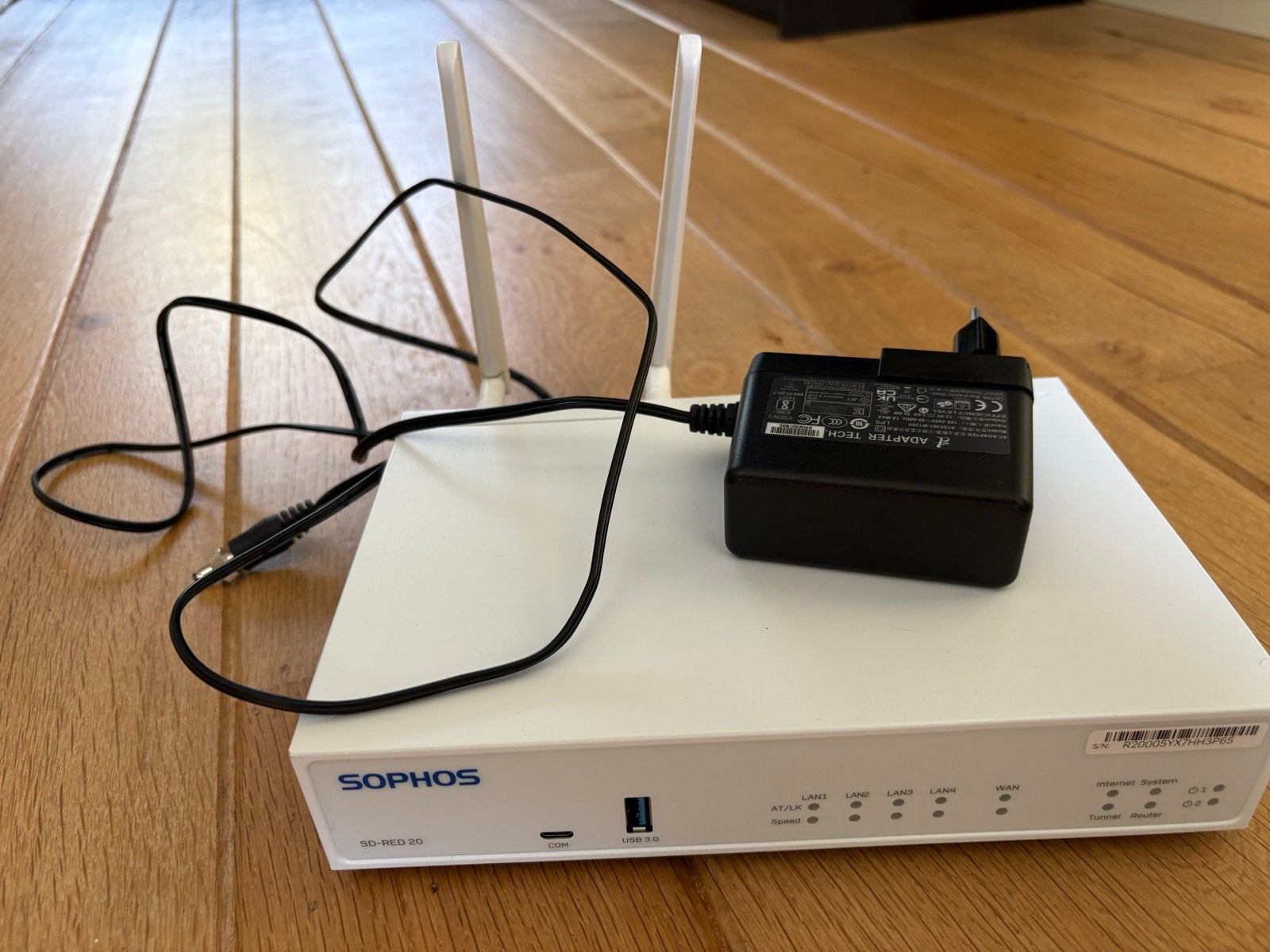 Sophos SD-RED 20 Router - Zo goed als nieuw, Computers en Software, Ophalen of Verzenden, Zo goed als nieuw, Router