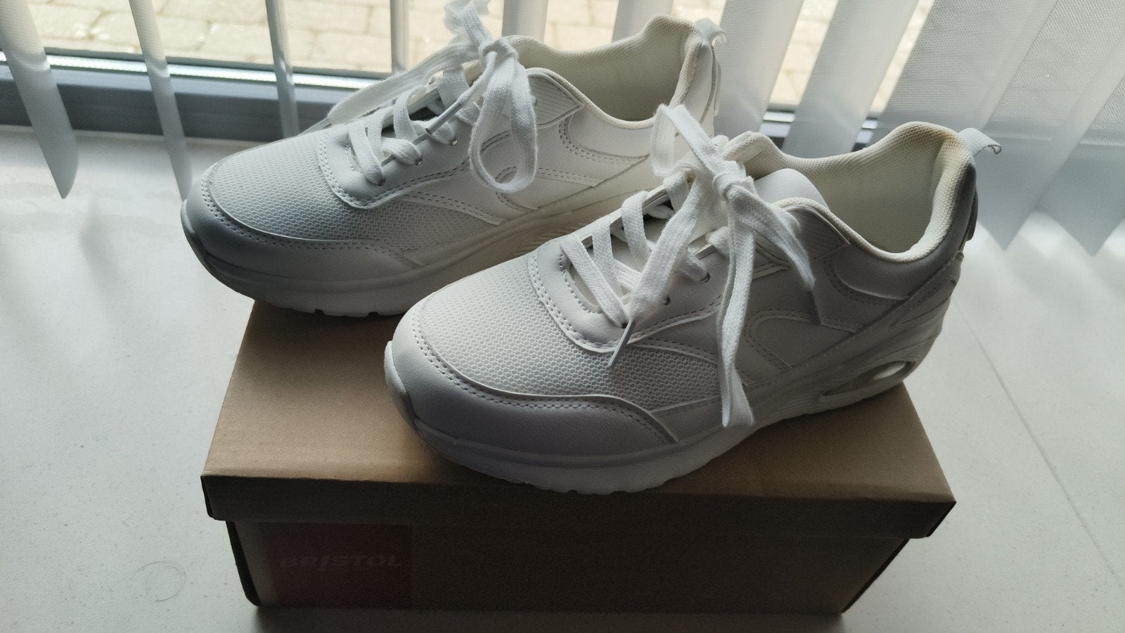 Nieuwe sneaker 36, Maat XS of kleiner, Ophalen of Verzenden, Nieuw, Schoenen
