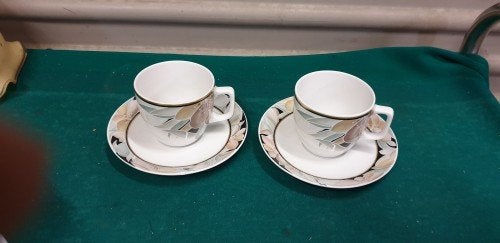 Kop en schotel, wit met gekleurde decoratie en goudkleurige, Ophalen of Verzenden, 'T Olde Gre-j, Info@toldegrej.nl, Endepoelstraat 20f Didam