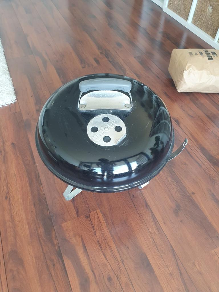 Compacte BBQ set: Weber, houtskool, starter & accessoires, Ophalen, Zo goed als nieuw, Weber, Met accessoires