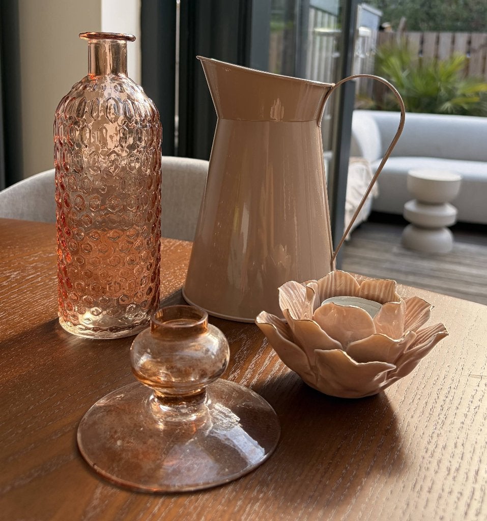 Zalmkleurige set (deels nieuw) - Bloemenkan, fles en kaarsen, Ophalen, Nieuw, Roze