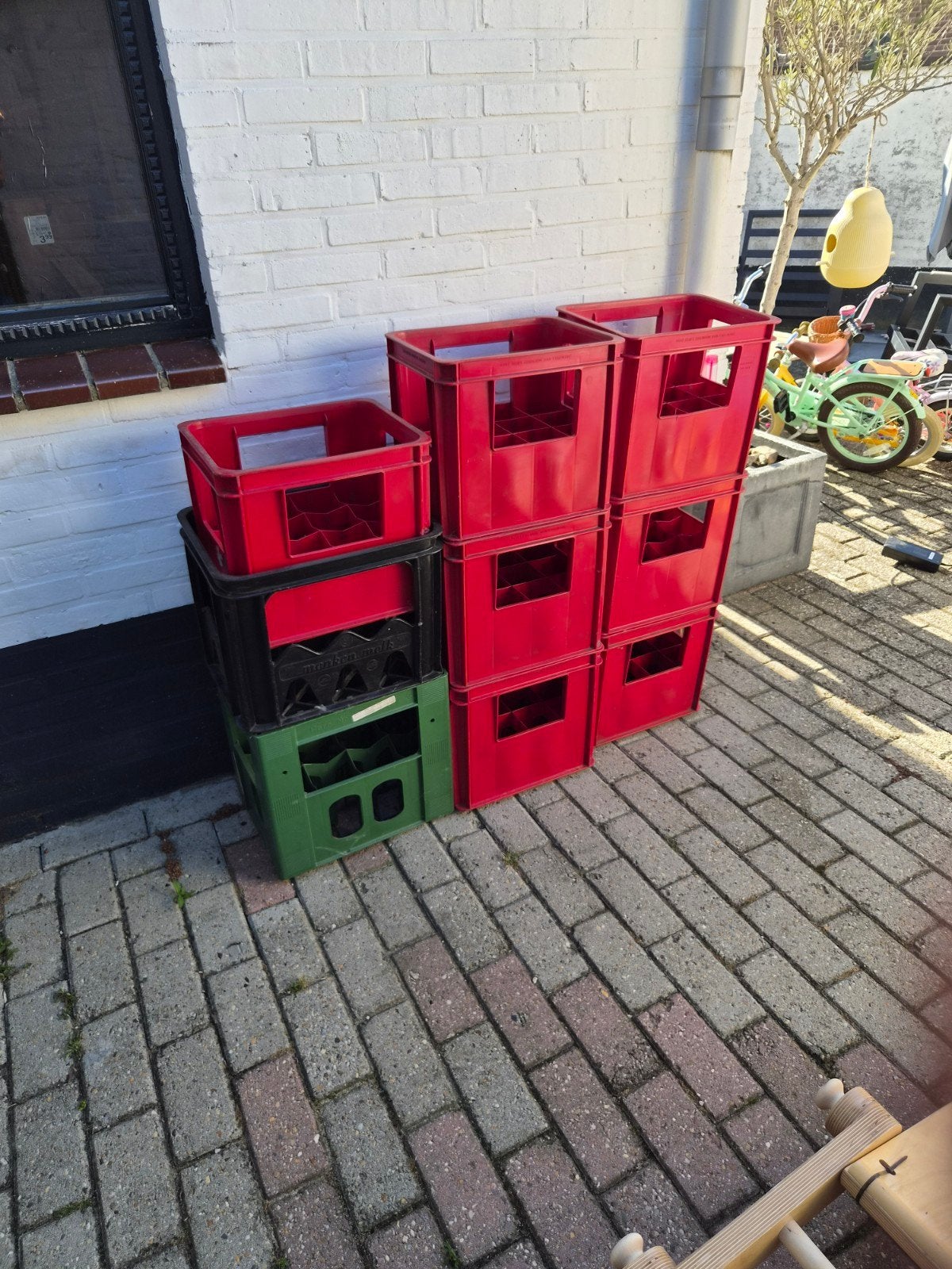 Diverse kratten: rood, zwart, groen - ideaal voor opslag, Ophalen, Gebruikt, Minder dan 50 cm, Minder dan 40 cm