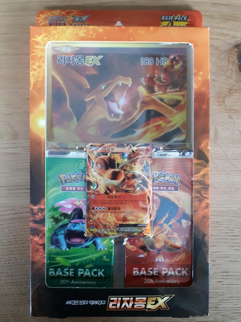 Pokemon 20th anniversery charizard ex promo package geseald, Hobby en Vrije tijd, Ophalen of Verzenden, Zo goed als nieuw, Booster