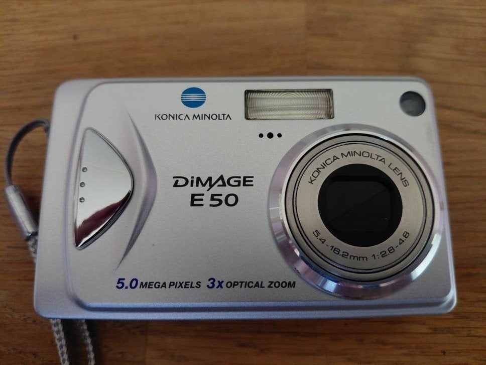 Konica Minolta DiMAGE E50 Compactcamera - Zonder kabel, Gebruikt, Konica, Ophalen of Verzenden, Compactcamera