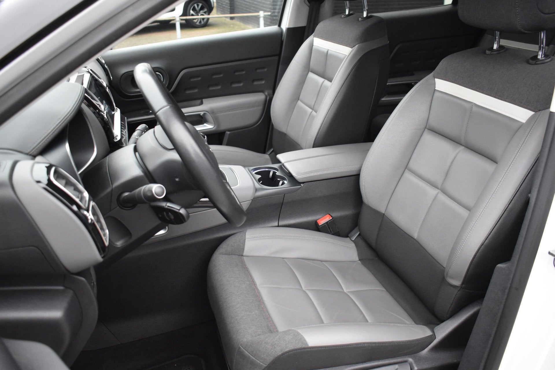 Citroën C5 Aircross PureTech 130pk Business Plus | Trekhaak, C5 Aircross, Wit, Handgeschakeld, 3 cilinders